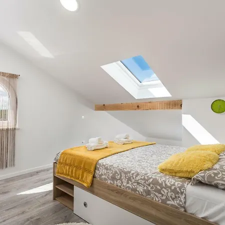 Luxury La Es Appartamento