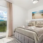 Luxury La Es Apartman *