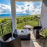 Luxury La Es Apartman