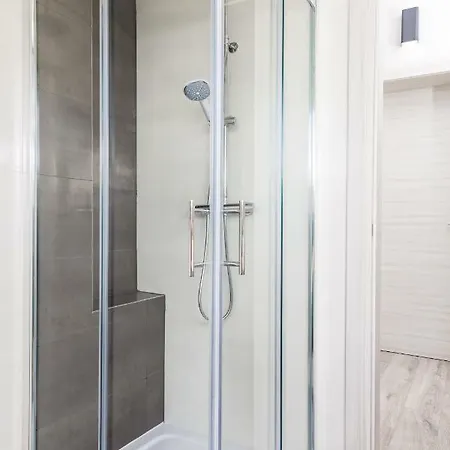 Luxury La Es Apartment