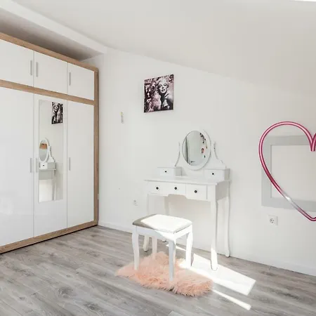 Luxury La Es Apartmán