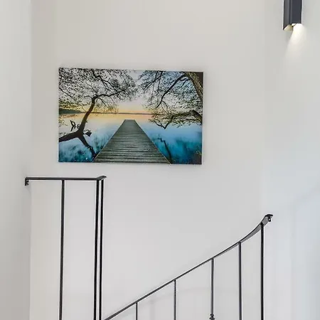 Luxury La Es Apartment
